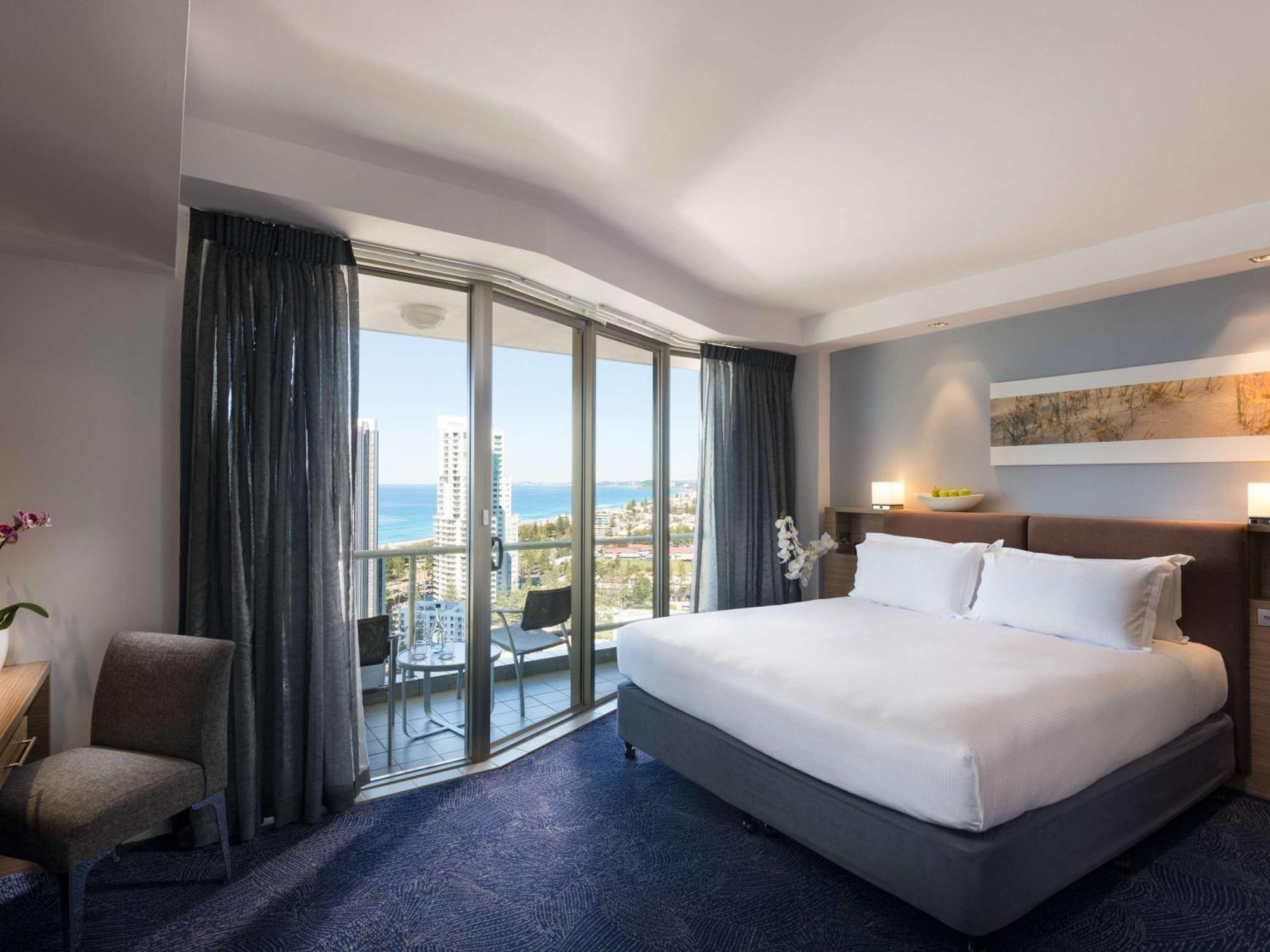 Sofitel Gold Coast Broadbeach מראה חיצוני תמונה A room at the Crowne Plaza Hotel, Terrigal