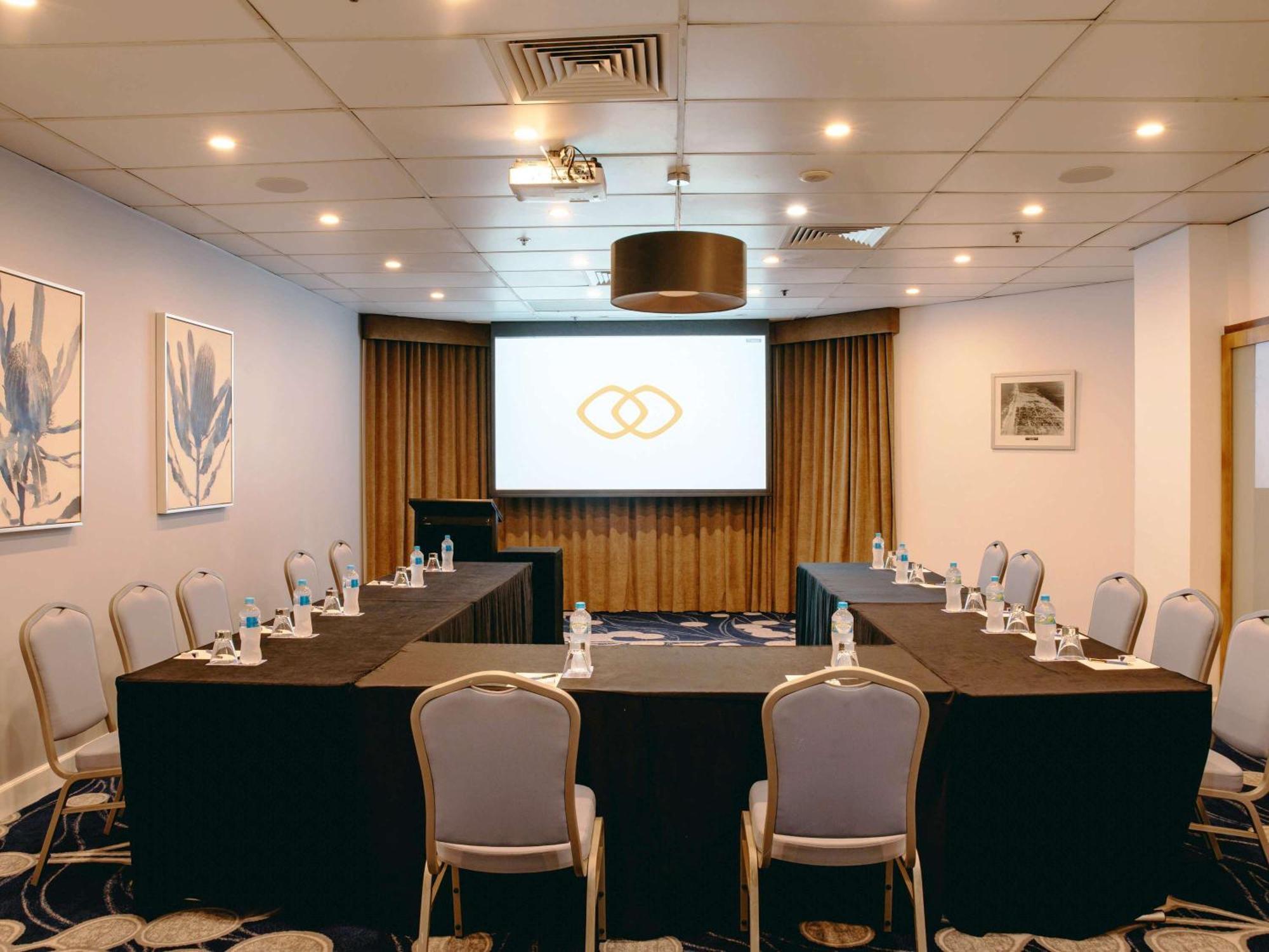 Sofitel Gold Coast Broadbeach מראה חיצוני תמונה The meeting room at the hotel