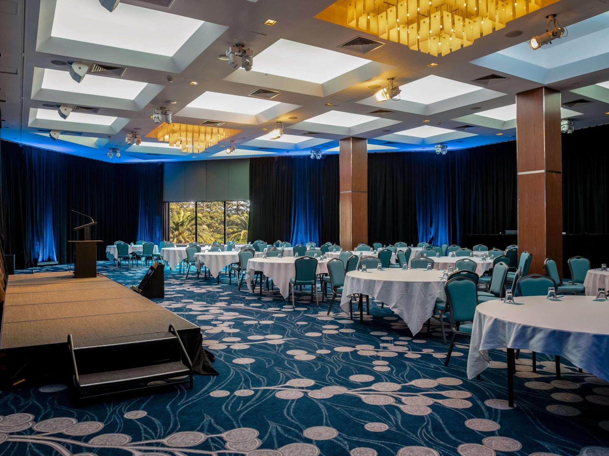 Sofitel Gold Coast Broadbeach מראה חיצוני תמונה The ballroom at the Radisson Blu Hotel, Dublin Airport