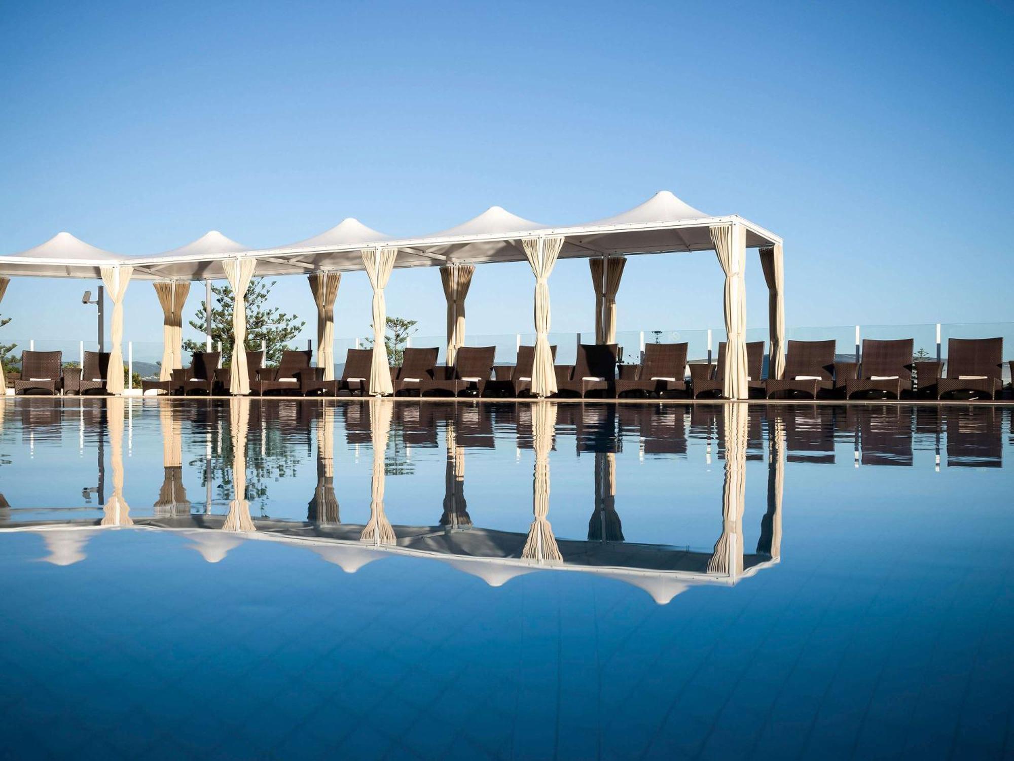 Sofitel Gold Coast Broadbeach מראה חיצוני תמונה The pool at the hotel